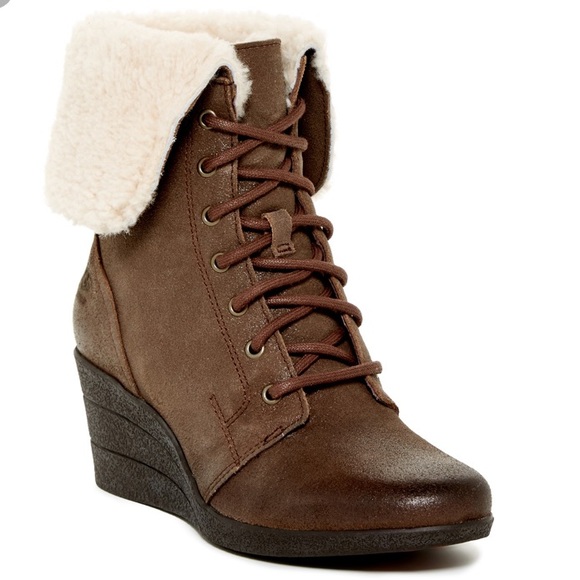 NIB UGG Zea Suede Women’s Ankle boots - Picture 3 of 8